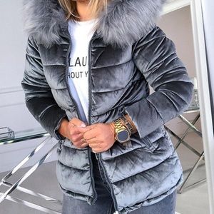 Meet your Posher, Ebony